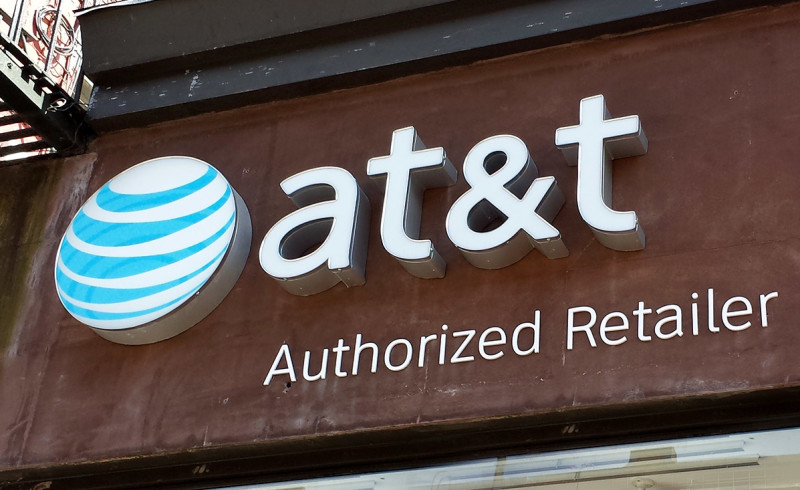 AT&T-ILLUMINATED-CHANNEL-LETTERS-ON-BUILDING-FACADE | Sign Select