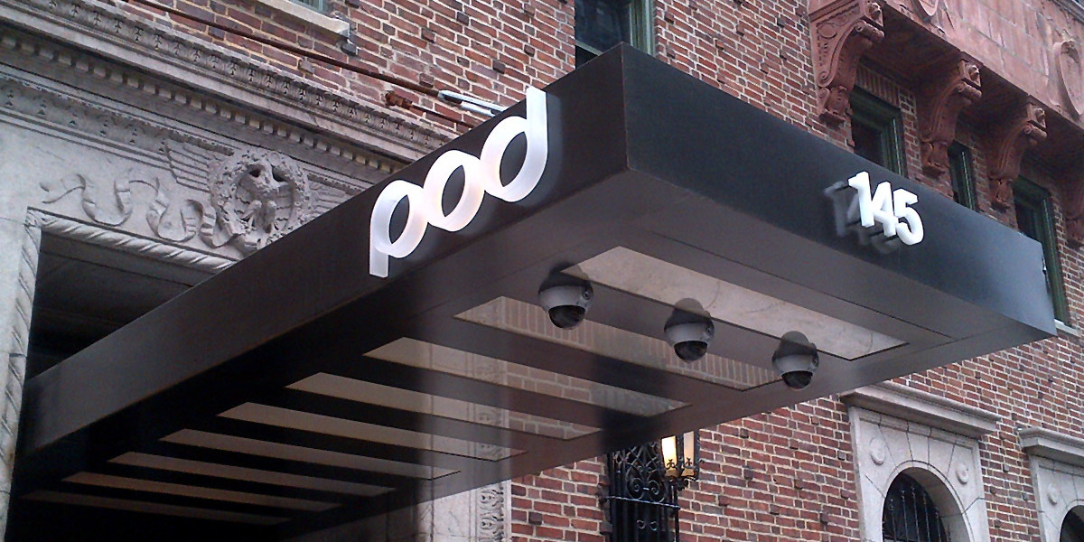 POD-HOTEL-NYC-BLACKEND-STEEL-CANOPY-WITH-ILLUMINATED-FROSTED-GLASS-CEILING-PANELS